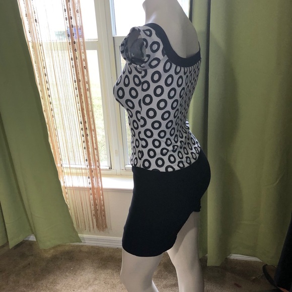 Outfit - Picture 2 of 2